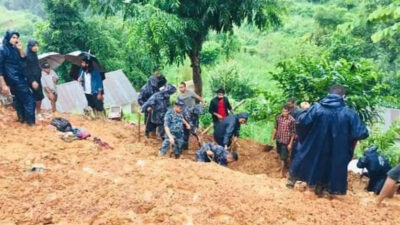 स्याङ्जाको वालिङमा पहिरोमा परि एकै परिवारका ९ जनाको मृत्यु
