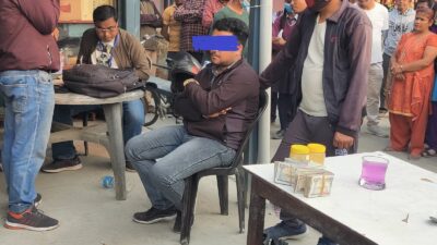 फार्मेसी अधिकृत २ लाख घुससहित पक्राउ