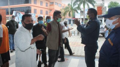 मन्त्री निकट व्यवसायी र कार्यकर्तालाई सुटुक्क खाेप