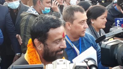 विमलेन्द्र निधिले गराए सभापतिमा उम्मेदवारी दर्ता 