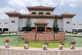 संसदमा एमालेको नाराबाजी, बाहिर एमसीसीकाे विराेधमा प्रदर्शन