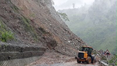 पहिरो खस्दा मुग्लिन मलेखु खण्ड अवरुद्ध