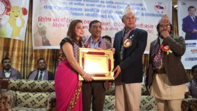 सौन्दर्यकर्मी लिना सुबेदी “विशेष नागरिक सम्मान २०७९” बाट सामानित