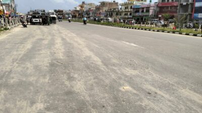 निर्माण सम्पन्न नहुँदै अत्तरियाको ६ लेन सडक चिराचिरा