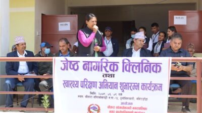 टोल टोलमा पुगेर ज्येष्ठ नागरिकको स्वास्थ्य परीक्षण गर्दै चौतारा साँगाचोकगढी…