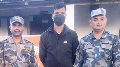 स्रोत नखुलेको साढे २१ लाख रुपैयाँसहित पक्राउ